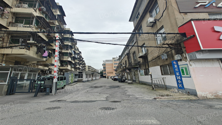 龙兴家园外景图