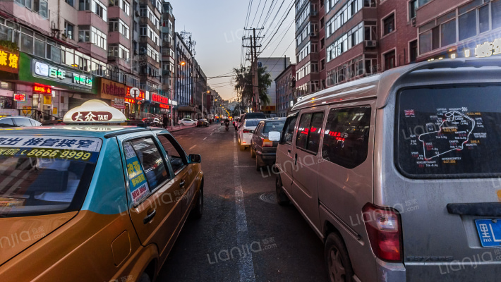 人和胡同外景图