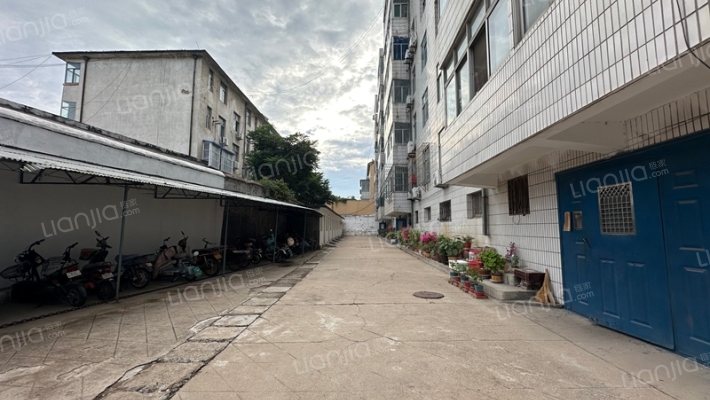 农业银行宿舍区外景图