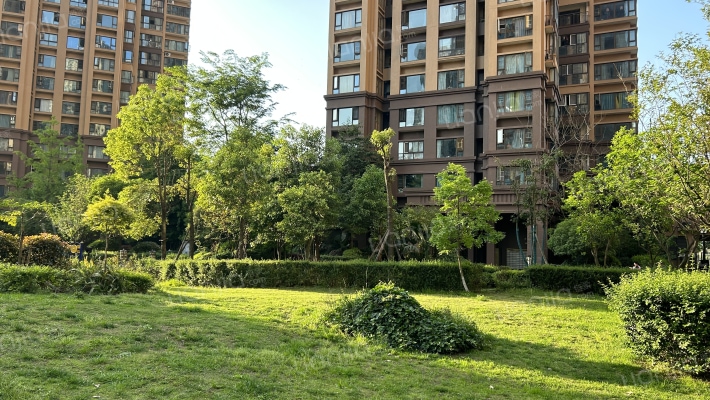 蓝润光华春天A区外景图