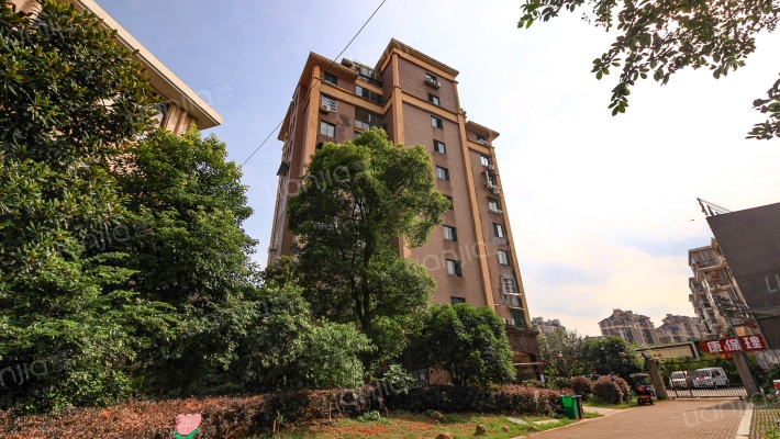 西区公寓外景图