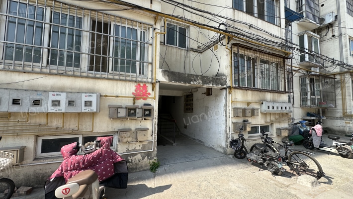 电大宿舍外景图