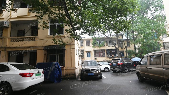 汽电宿舍外景图