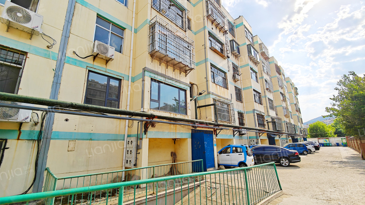 泰前中学宿舍外景图