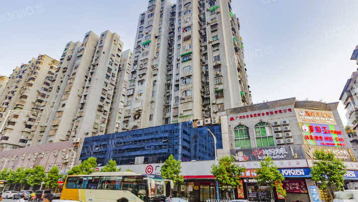 侨辉大厦外景图