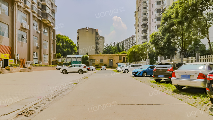 晓山路外景图