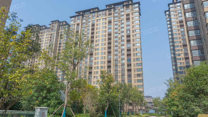 郑开绿地城外景图