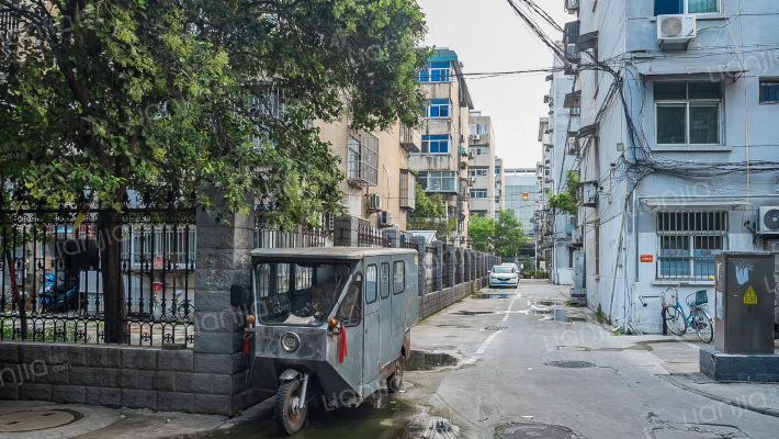 王场东村外景图