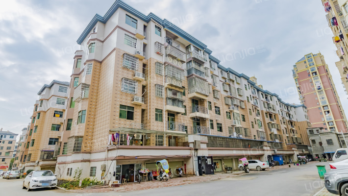 东湖国际华城外景图