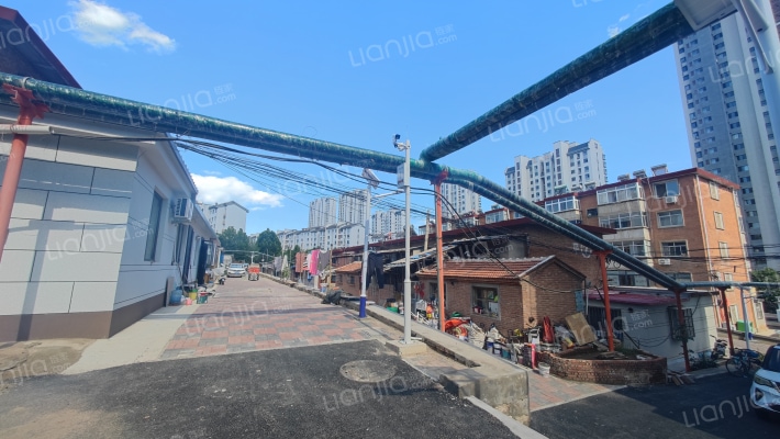 矿山四处家属院外景图