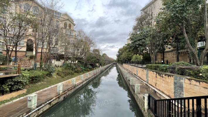 新亚洲体育城水晶堡外景图