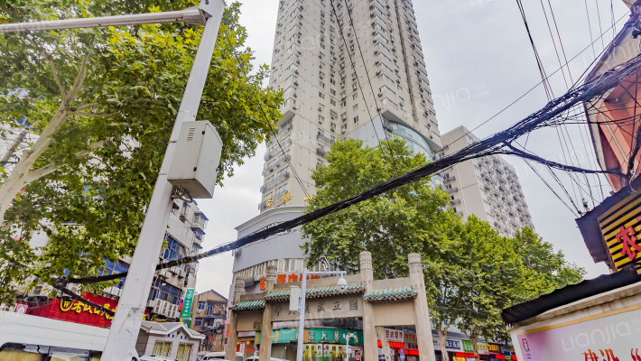 珞珈山大厦外景图