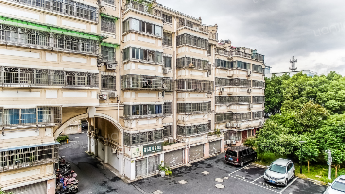 凯旋公寓外景图