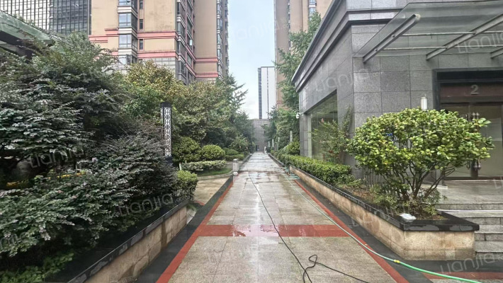 华晨世纪广场外景图