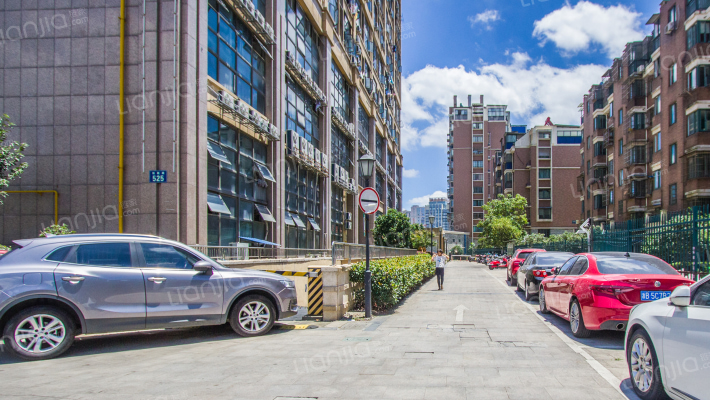 金色江南外景图