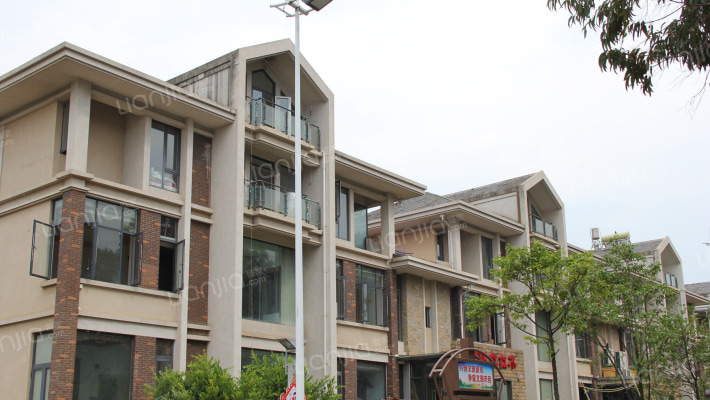 滇池南郡外景图