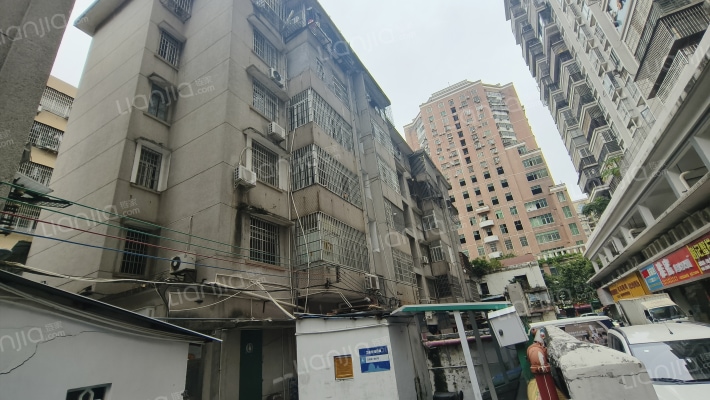 卫星街住宅外景图