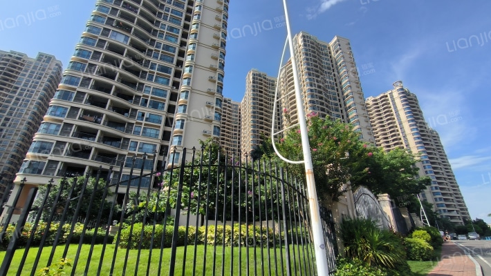 碧桂园十里银滩水蓝天外景图