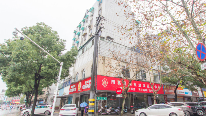 劳动路2-56号住宅楼外景图