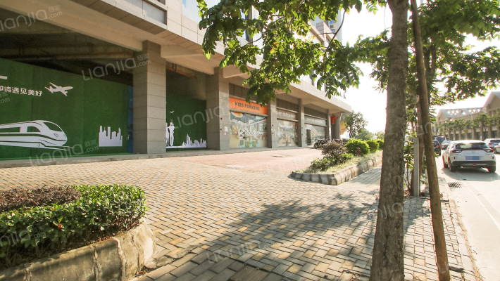 华盈四季蓝天外景图