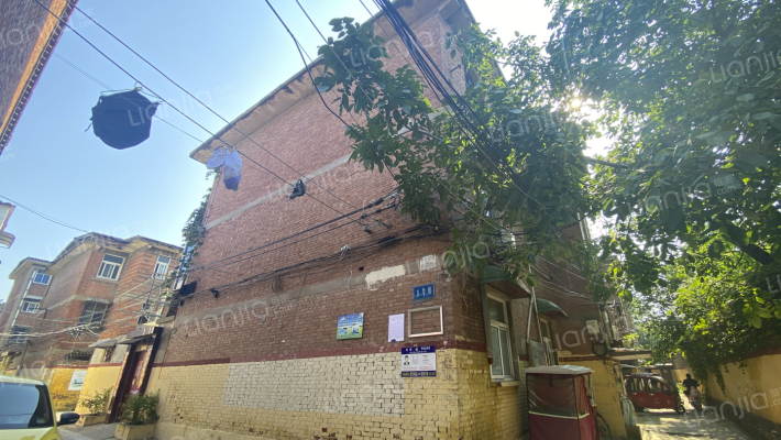 体育场后街38号外景图