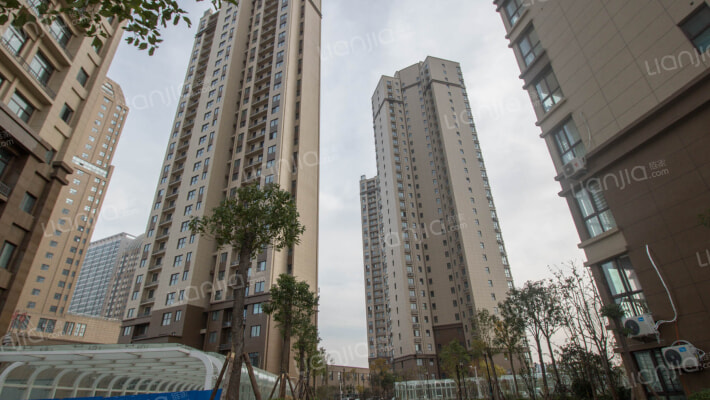 财富广场外景图