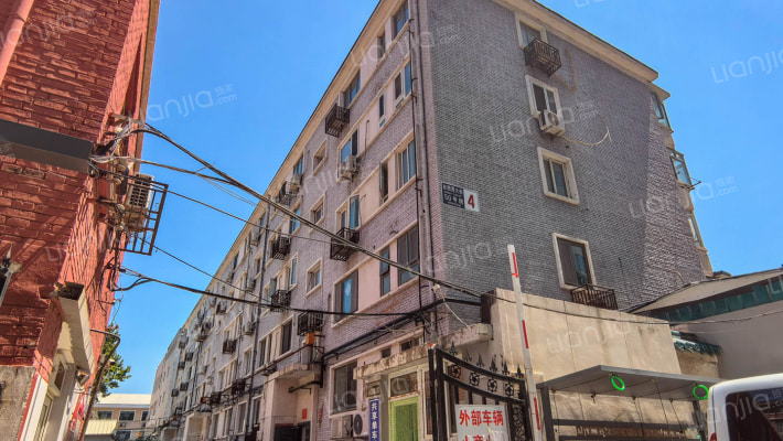 东四西大街外景图