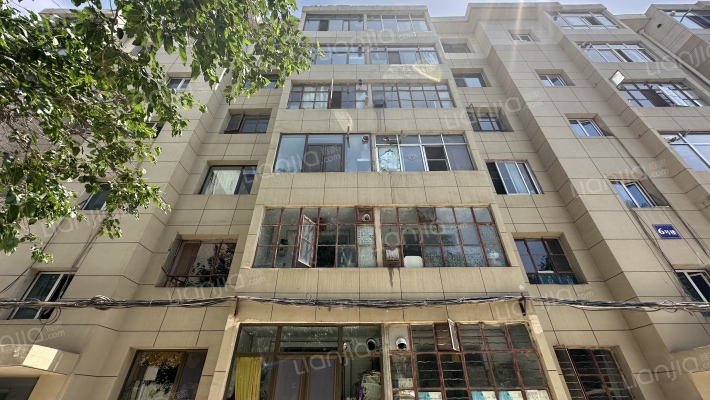 兰药家属院外景图