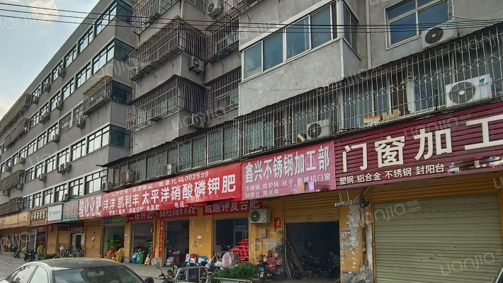 化肥厂家属院外景图