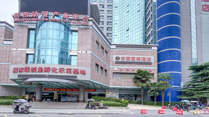 东新世纪广场外景图