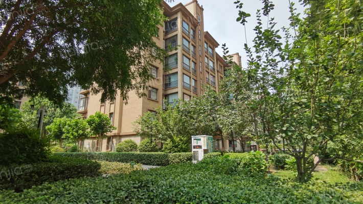 蓝山印象小区外景图