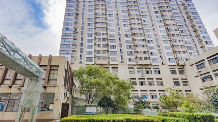 财富广场外景图