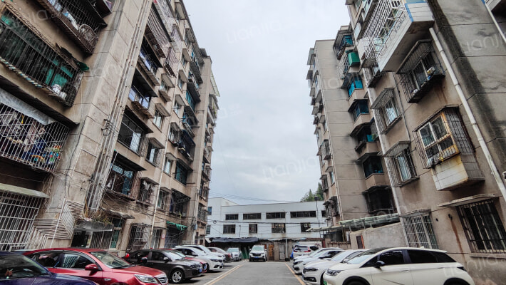 贵矿新油库宿舍外景图