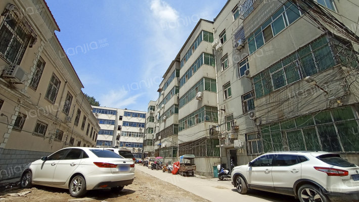 中基建筑公司家属院外景图