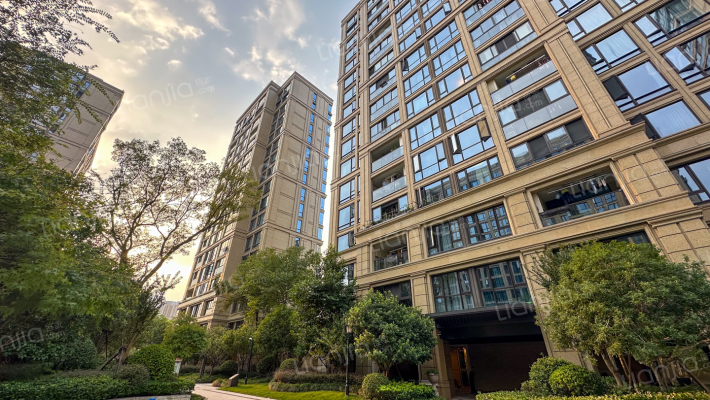 九龙仓臻玺外景图