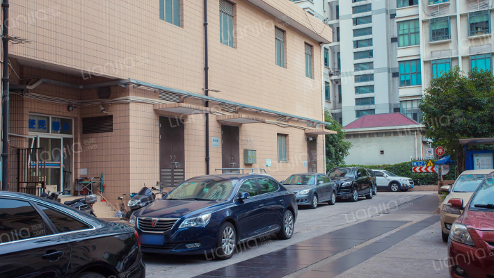 康定汽车公寓外景图