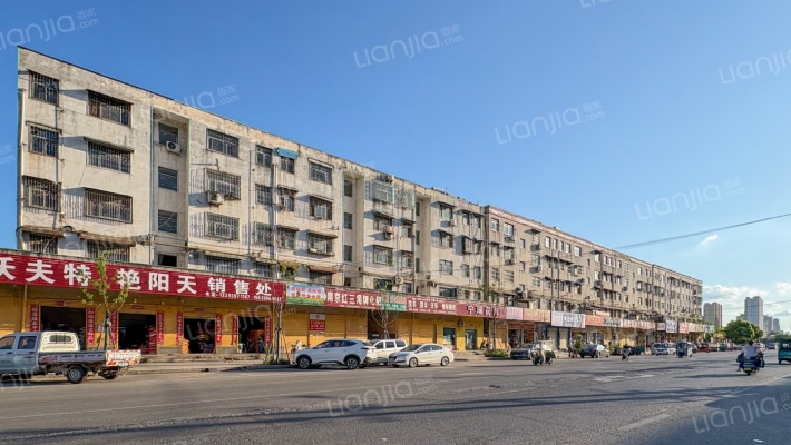 化轻小区外景图