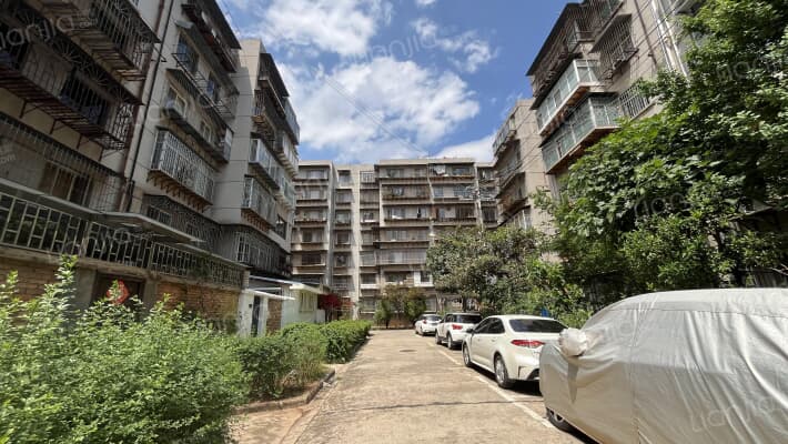 昆明理工大学新迎校区教工宿舍外景图