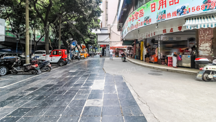 怡景苑小区外景图