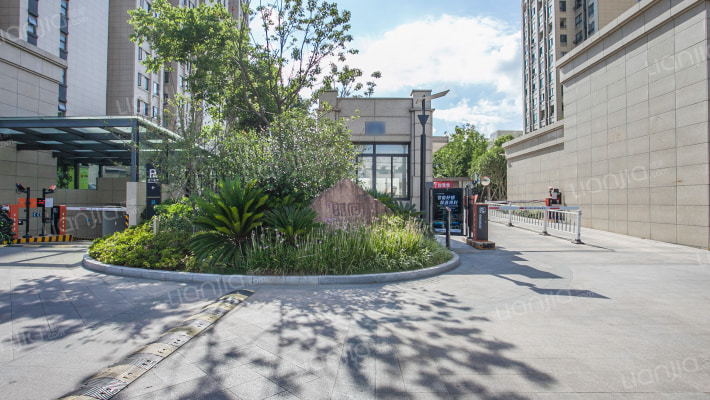 中哲时尚城外景图