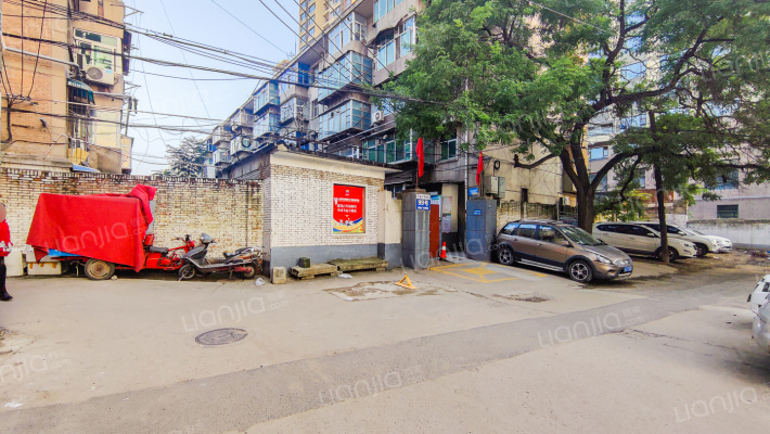 搪瓷厂家属院外景图