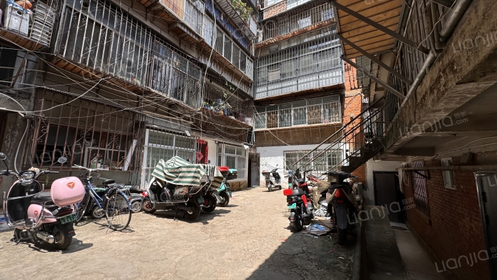 高地村44号外景图