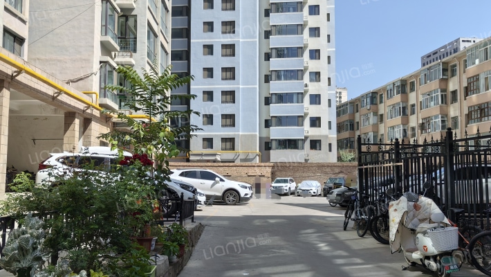 安宁粮油有限责任公司住宅楼外景图