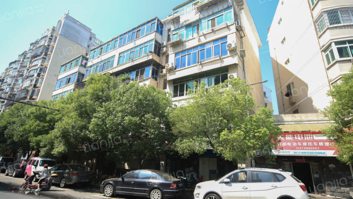 美福庭院外景图