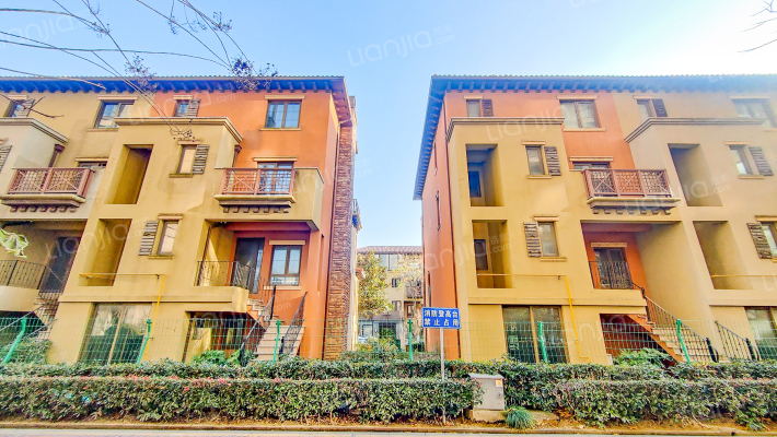 梅里达·岸上阳光外景图