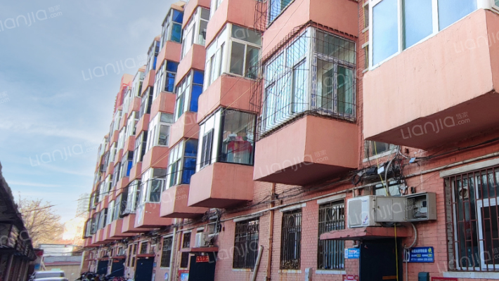 纸箱厂宿舍外景图