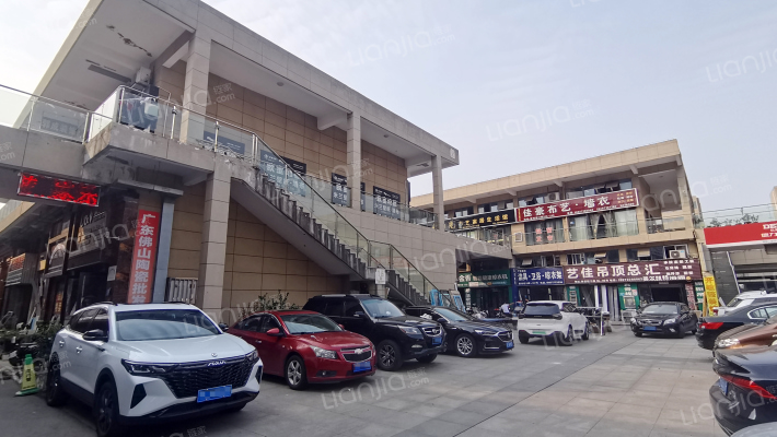 新世纪家居生活广场外景图