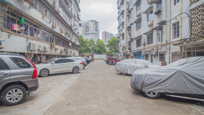 警苑小区外景图