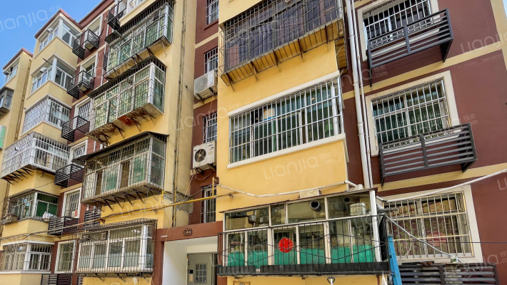 疾病预防控制中心家属楼外景图