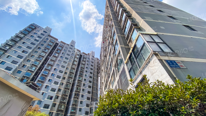 锡春华庭外景图